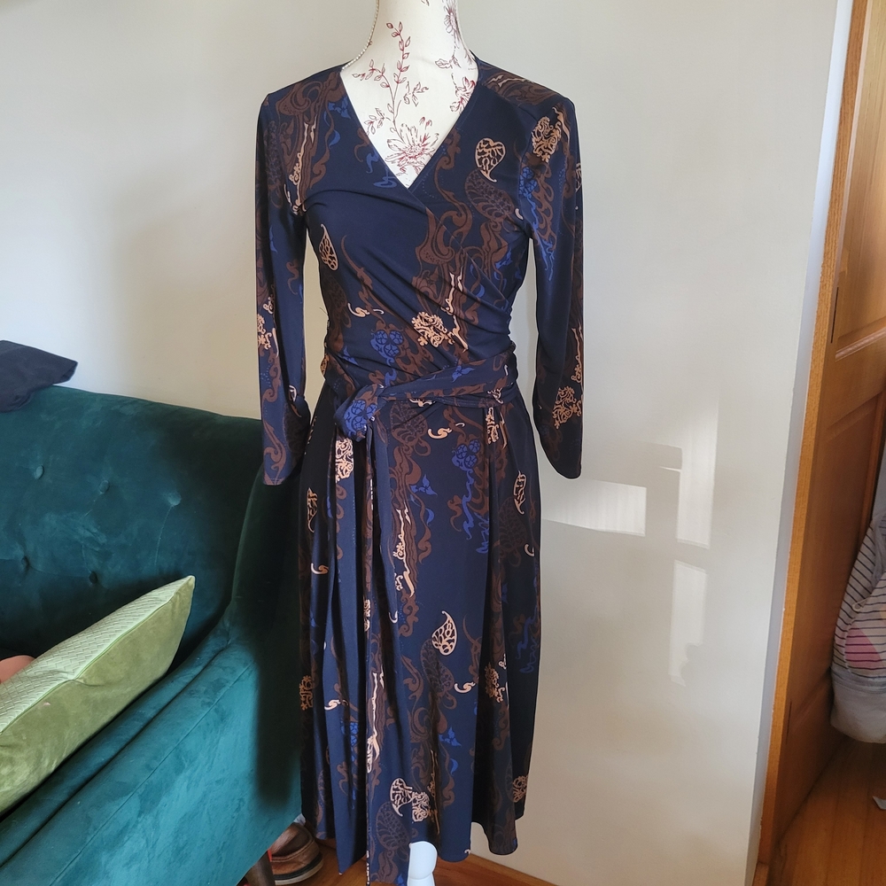 Chic Long Sleeve Wrap Dress in Navy and Brown